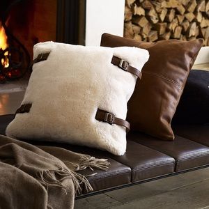 UGG Home Set. Three Pillows and a Throw